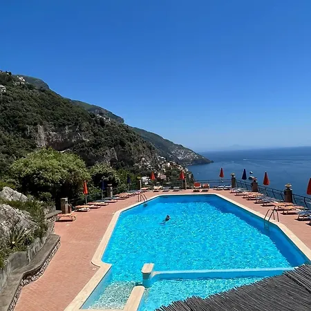 Apartment Flower Power *