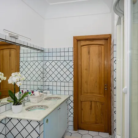 Flower Power Apartment