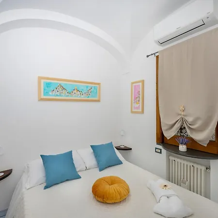 Flower Power Apartment *